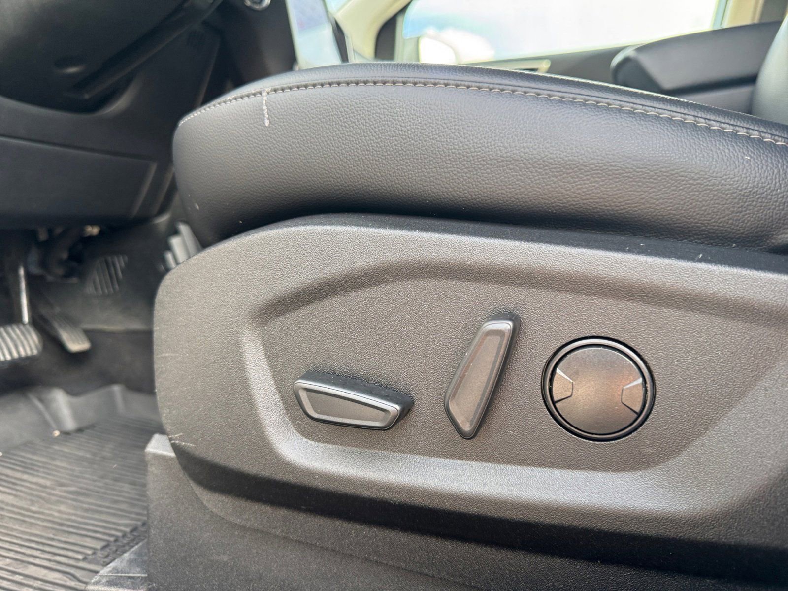 Used 2024 Ford Edge SEL w/ Convenience Package image 18