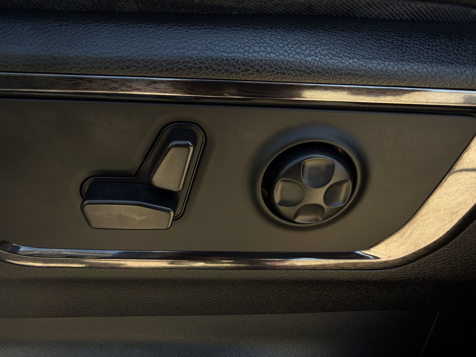 Used 2024 RAM 1500 Limited AWD/4WD image 27