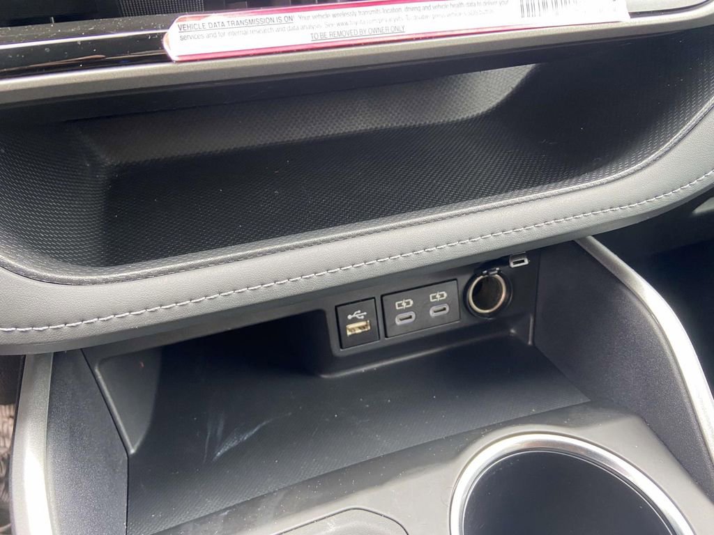 Used 2024 Toyota Highlander LE FWD image 26