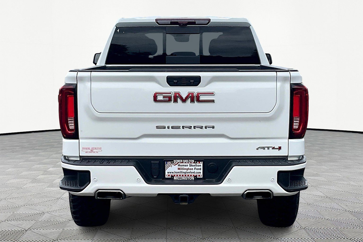 Used 2024 GMC Sierra 1500 AT4 w/ Technology Package image 4