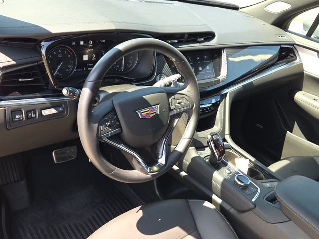 Used 2024 Cadillac XT6 Sport w/ Technology Package image 16