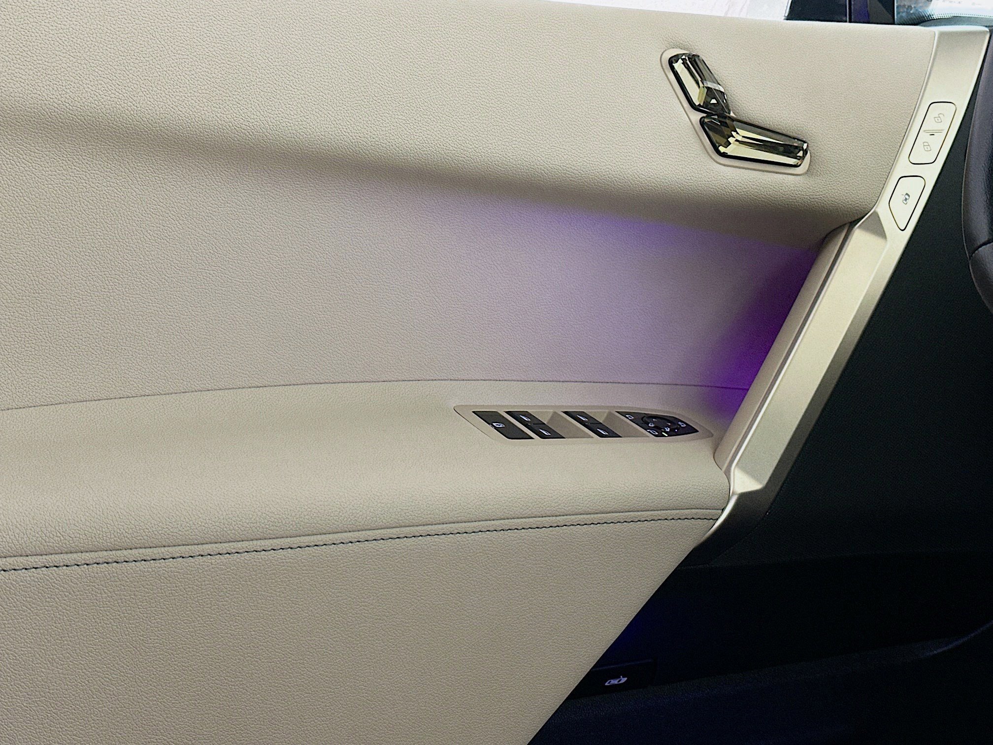 Used 2024 BMW iX xDrive50 w/ Sport Package image 15