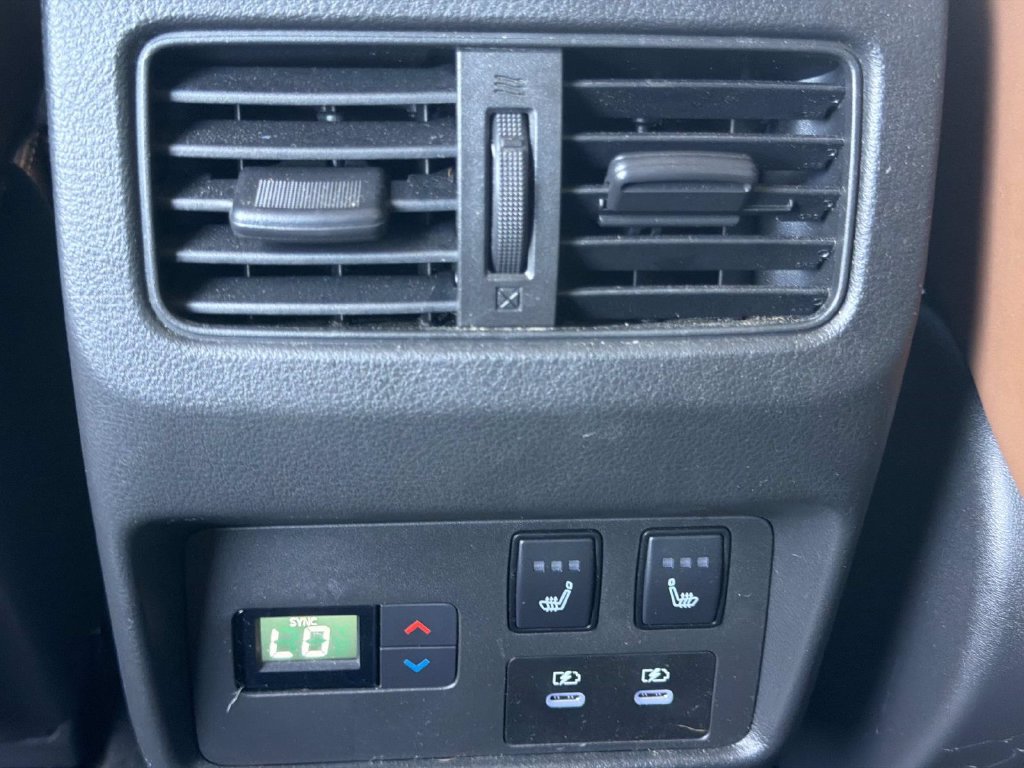 Used 2024 Nissan Rogue Platinum w/ Platinum Premium Package FWD image 18