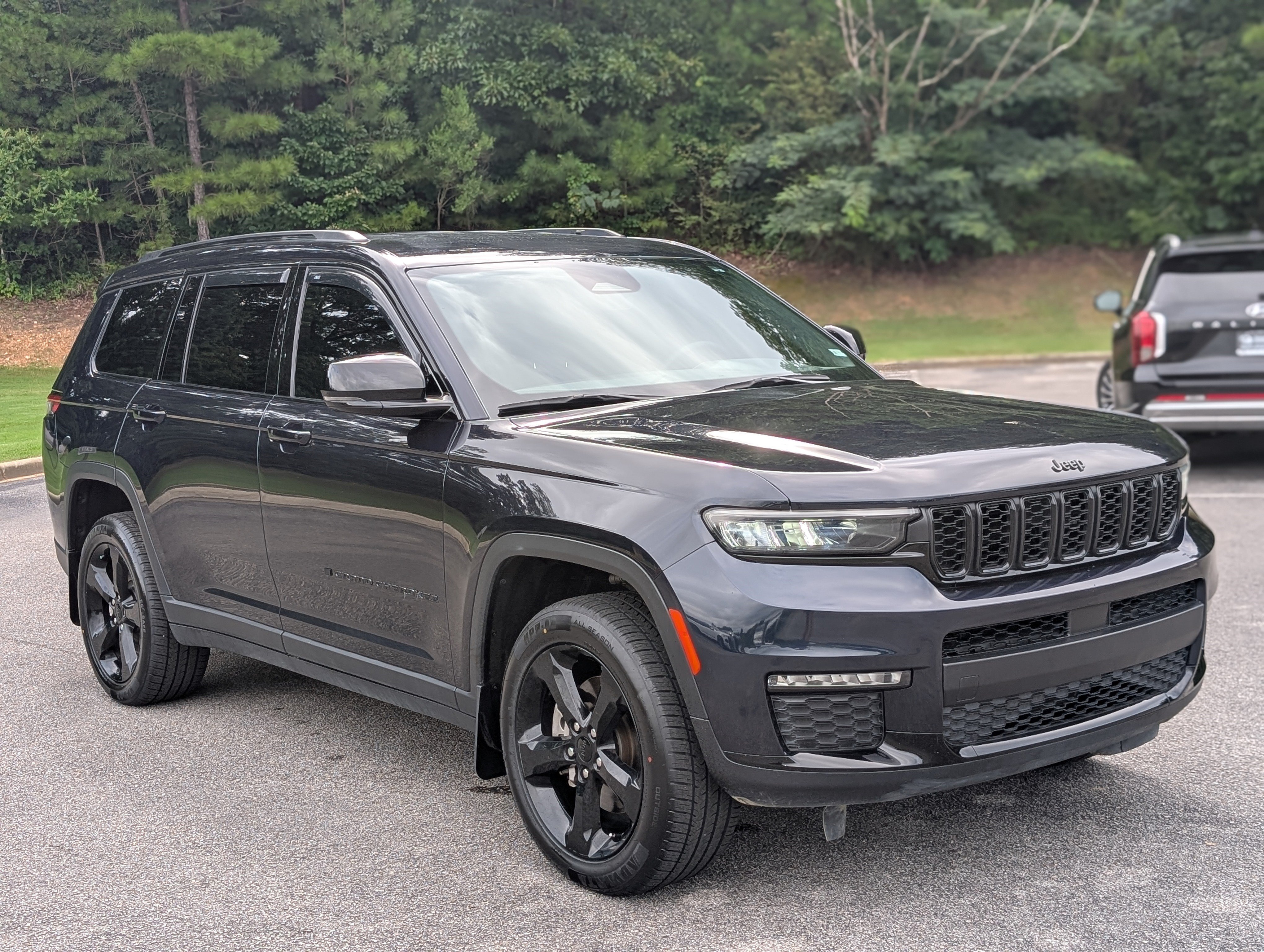Used 2024 Jeep Grand Cherokee L Limited w/ Black Appearance Package AWD/4WD image 11