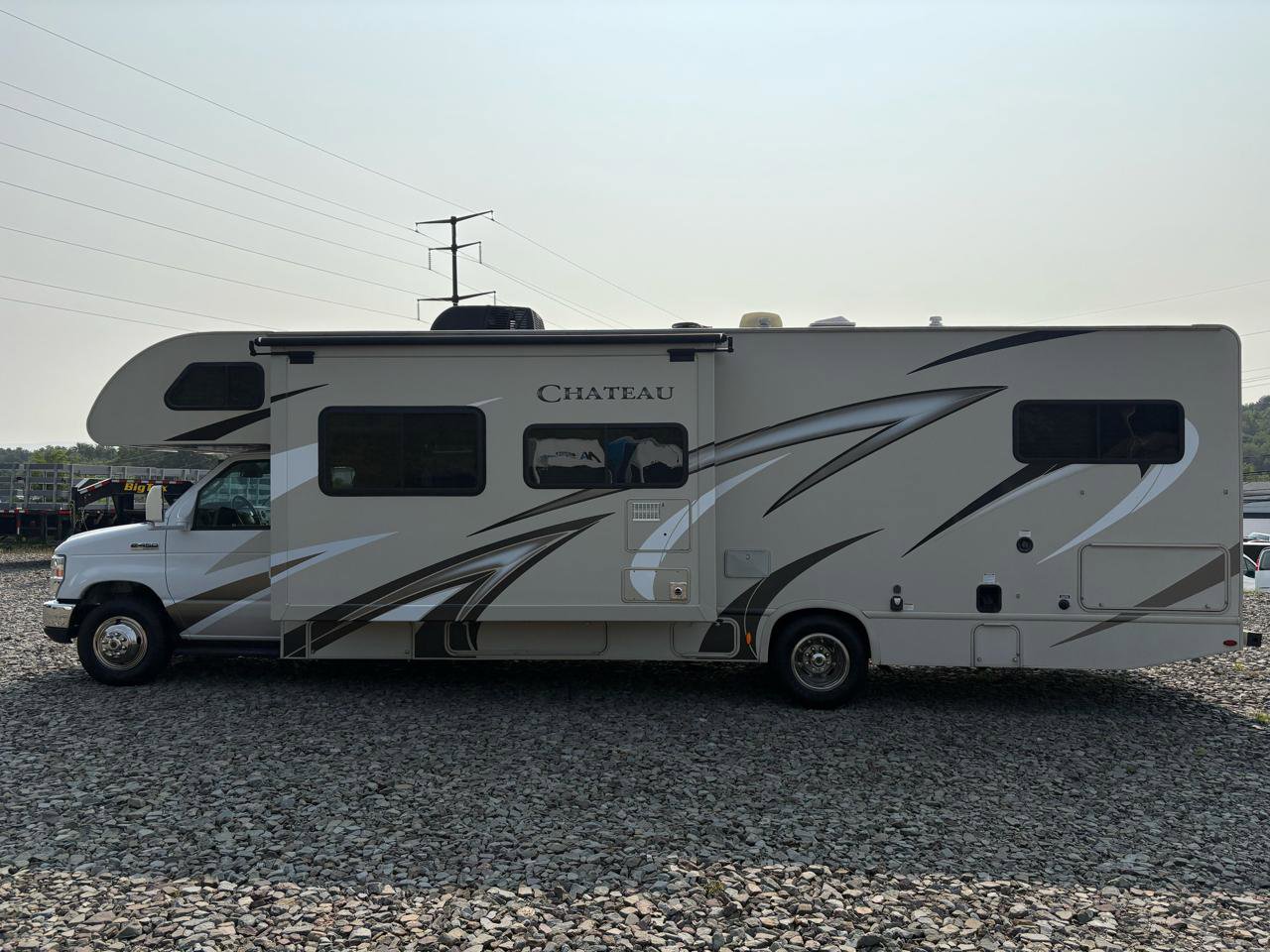 Used 2018 Ford E-450 and Econoline 450 Super Duty w/ Motorhome Prep Package RWD image 4