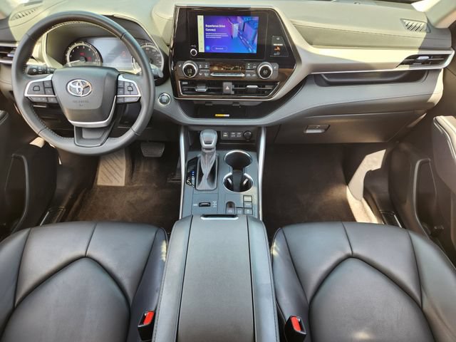 Used 2023 Toyota Highlander XLE FWD image 20