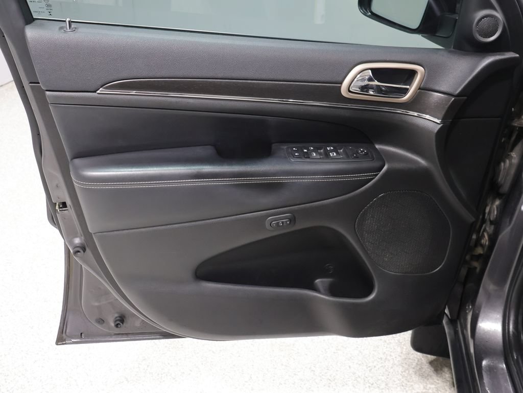 Used 2017 Jeep Grand Cherokee Limited AWD/4WD image 13