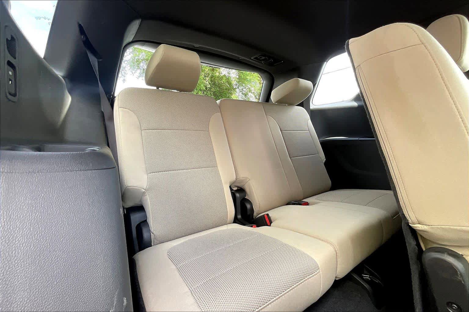 Certified 2023 Chevrolet Traverse LS w/ Midnight/Sport Edition image 27