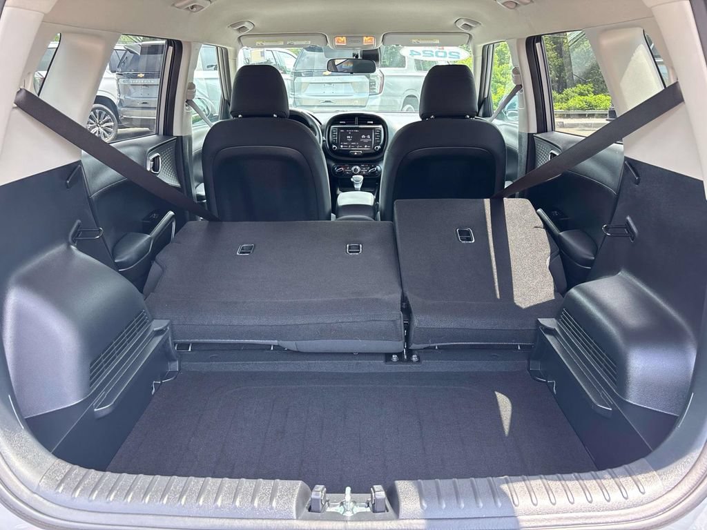 Used 2024 Kia Soul LX w/ Option Group 015 FWD image 21