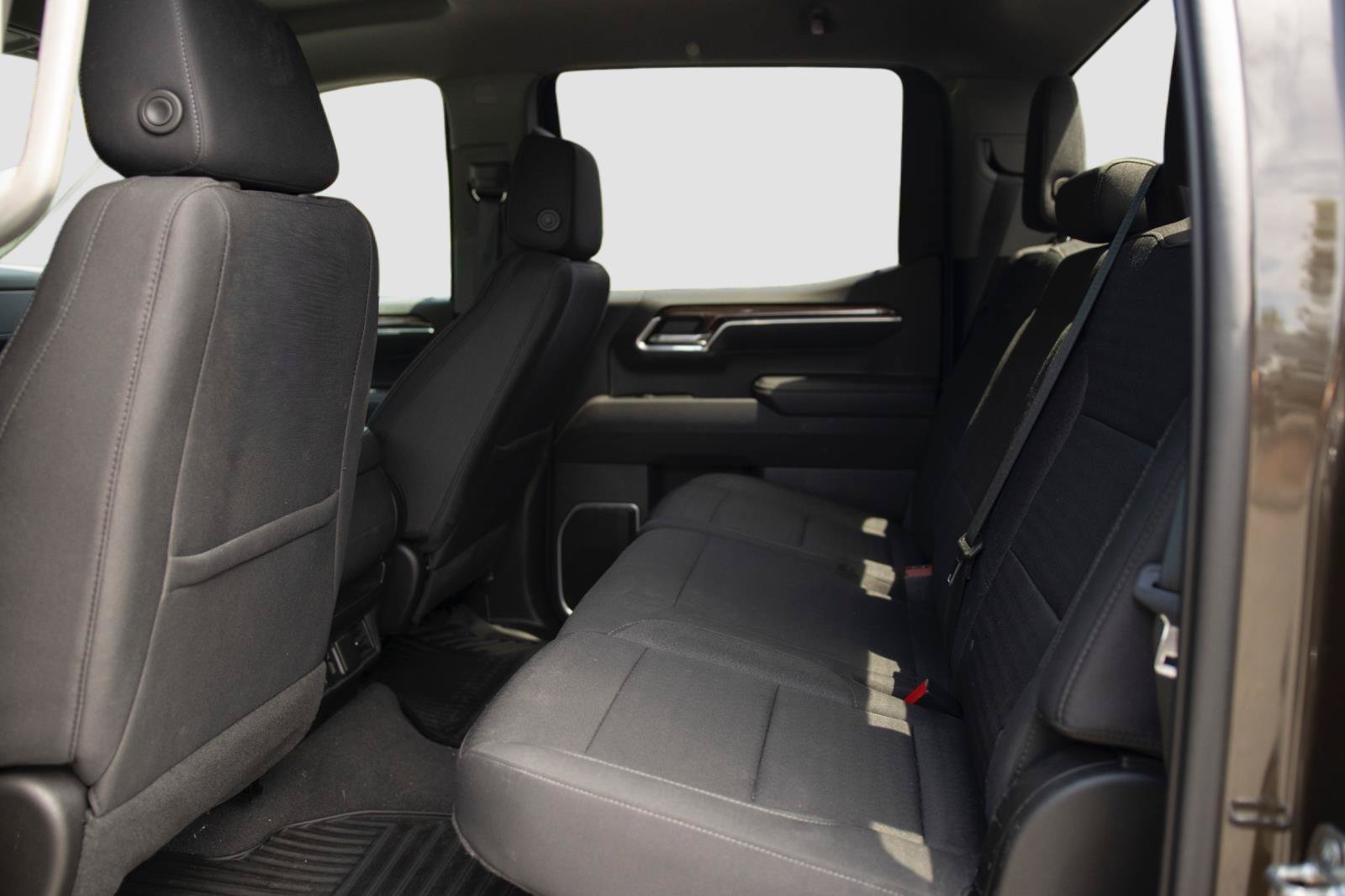 Used 2023 Chevrolet Silverado 1500 LT AWD/4WD image 11