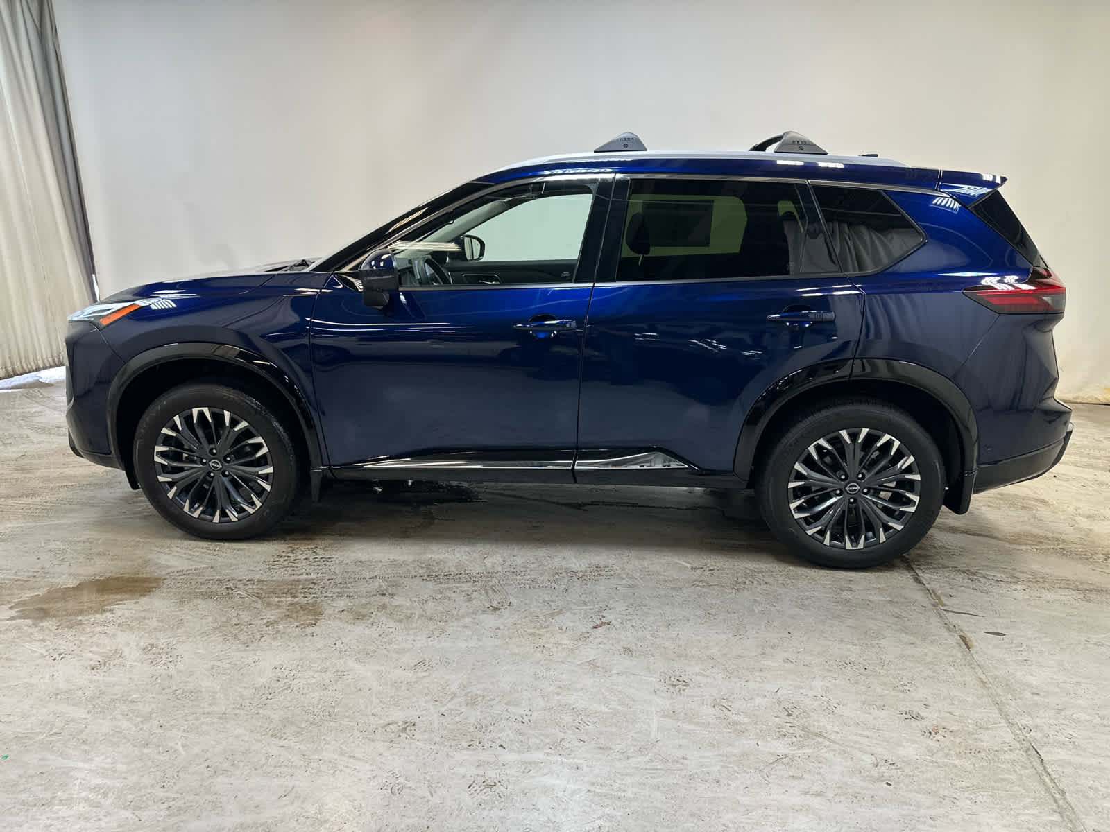 Certified 2025 Nissan Rogue Platinum image 9