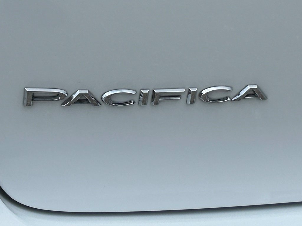 Used 2026 Chrysler Pacifica Limited FWD image 24