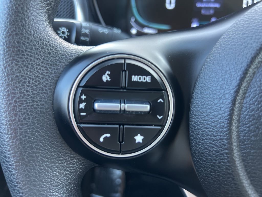 Used 2025 Kia Soul LX w/ LX Technology Package FWD image 42
