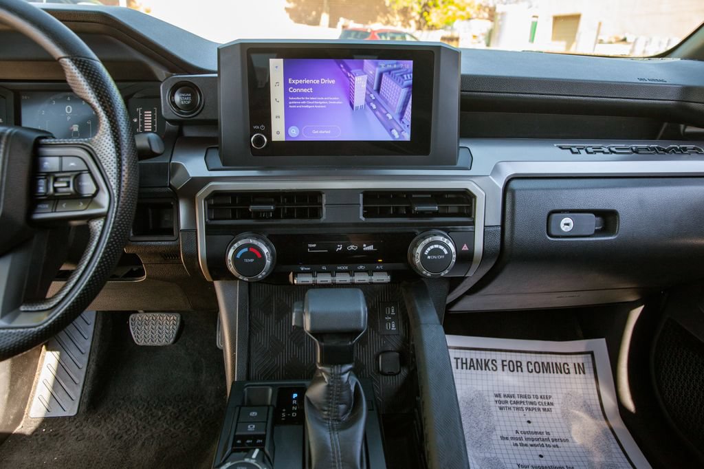 Used 2025 Toyota Tacoma SR5 AWD/4WD image 15