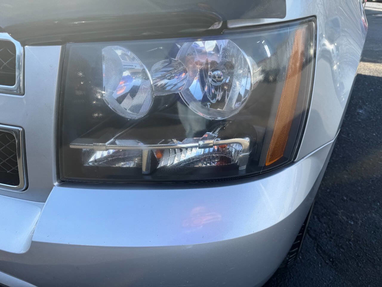 Used 2013 Chevrolet Tahoe LS w/ Convenience Package AWD/4WD image 2