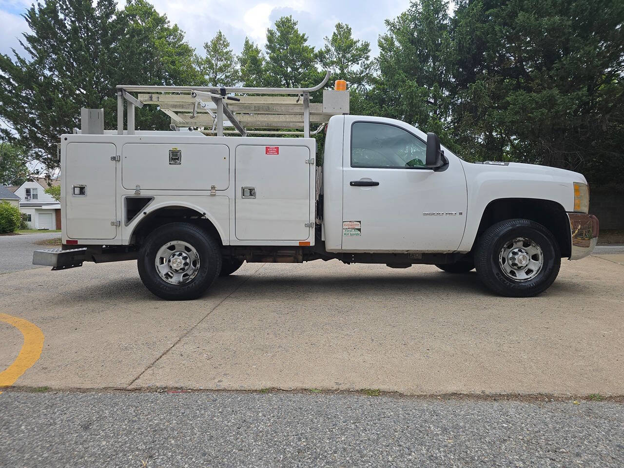 Used 2008 Chevrolet Silverado 3500 W/T RWD image 2