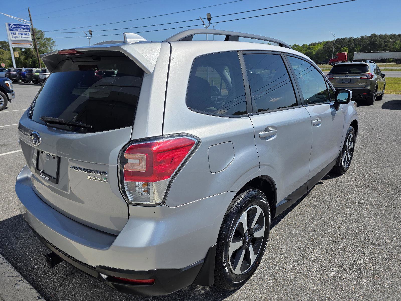 Used 2017 Subaru Forester 2.5i Premium AWD/4WD image 5