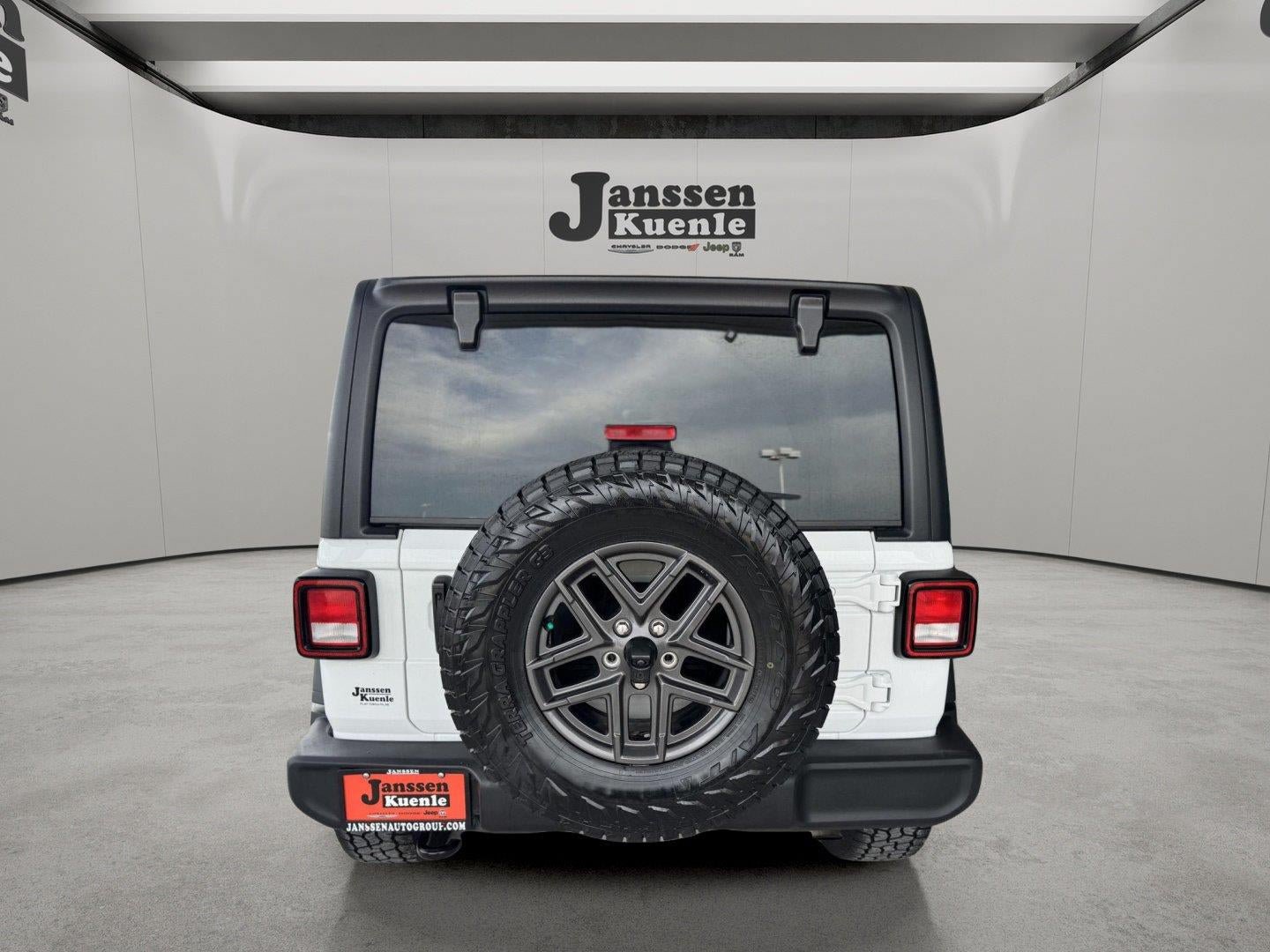 Used 2025 Jeep Wrangler Unlimited Sport AWD/4WD image 2