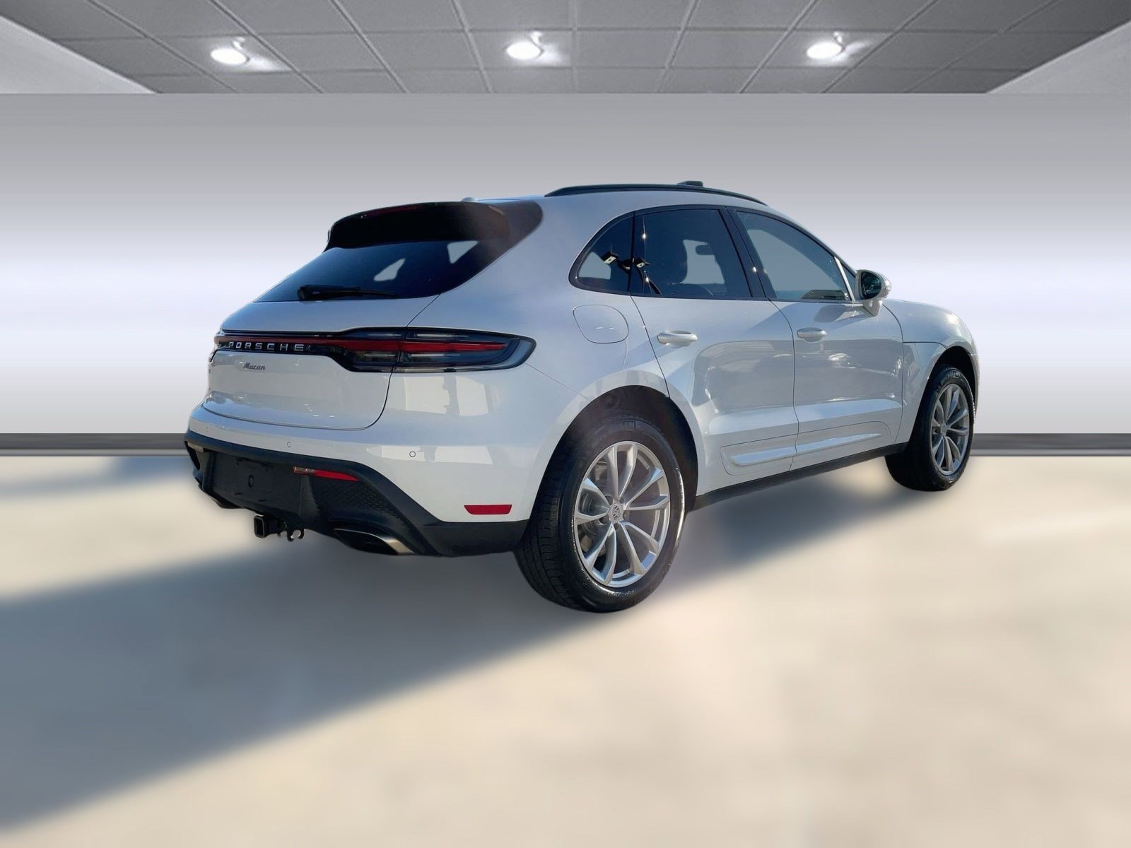 Used 2025 Porsche Macan image 9
