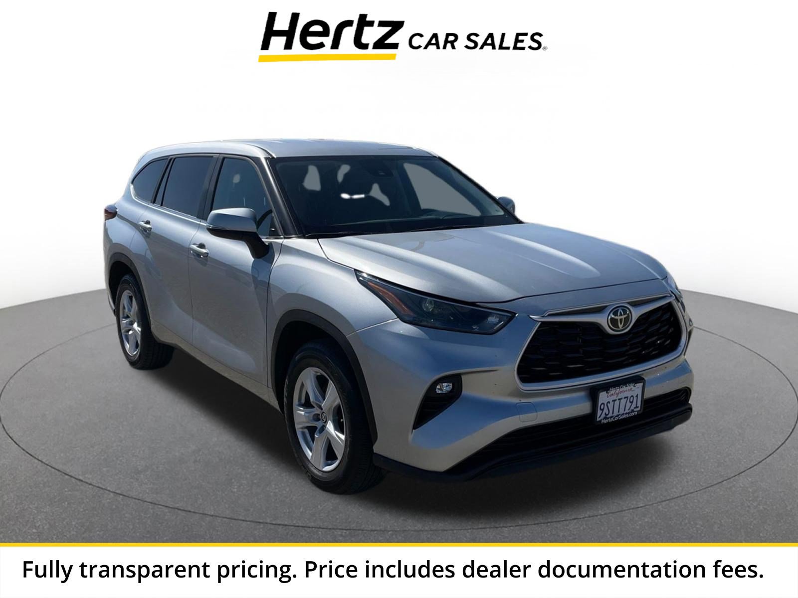 Used 2025 Toyota Highlander LE FWD image 1