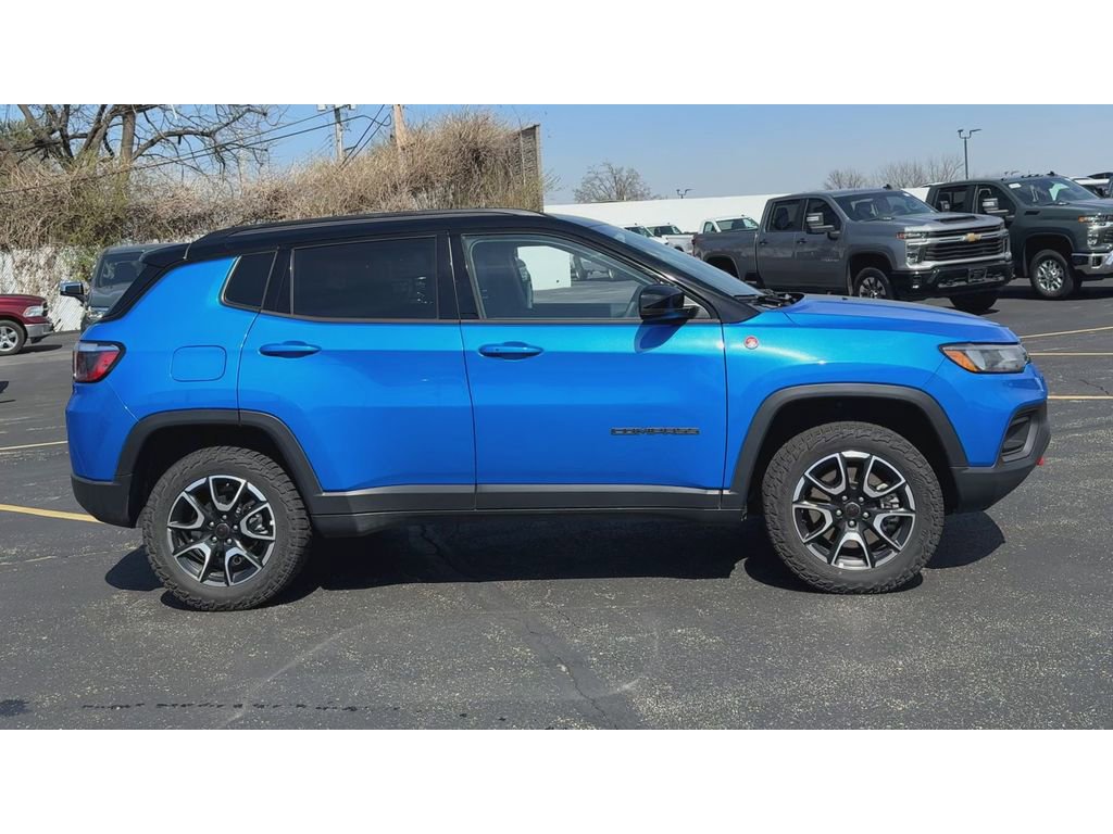 Used 2025 Jeep Compass Trailhawk image 9