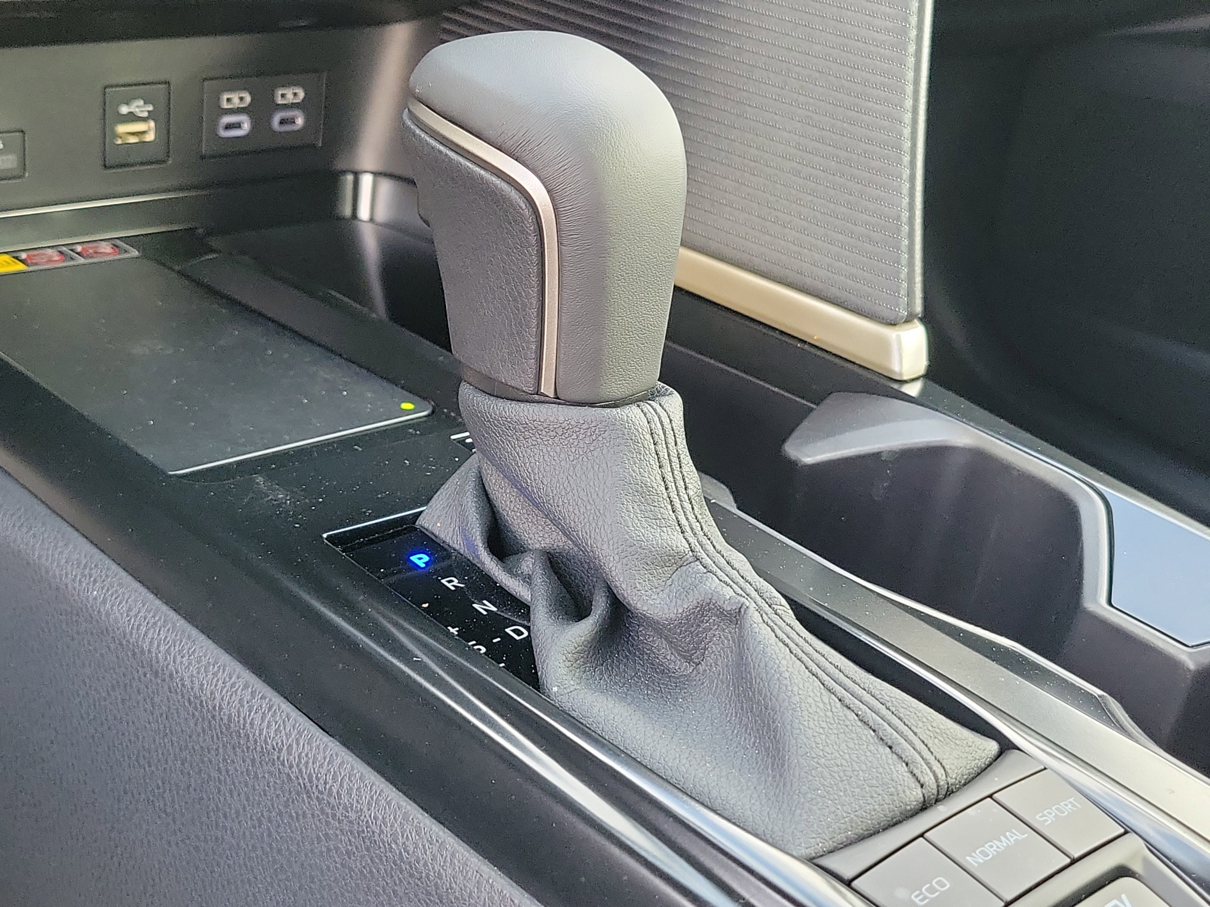 Used 2025 Toyota Camry SE image 34