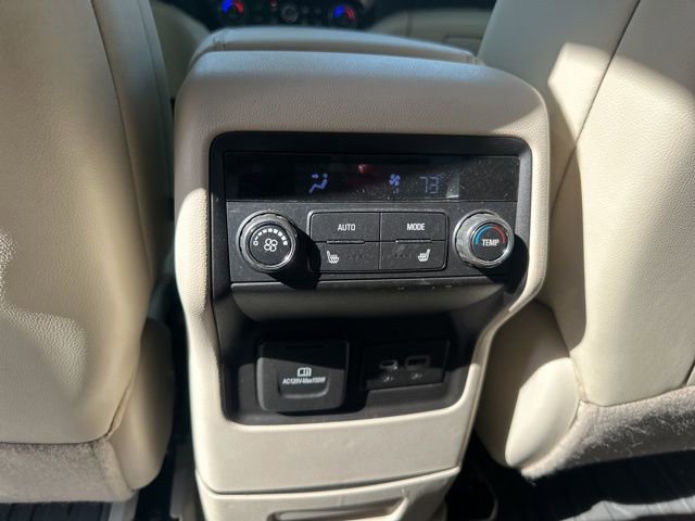 Used 2022 GMC Acadia Denali w/ Denali Ultimate Package AWD/4WD image 31