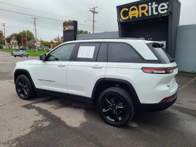 Used 2023 Jeep Grand Cherokee Altitude AWD/4WD image 11