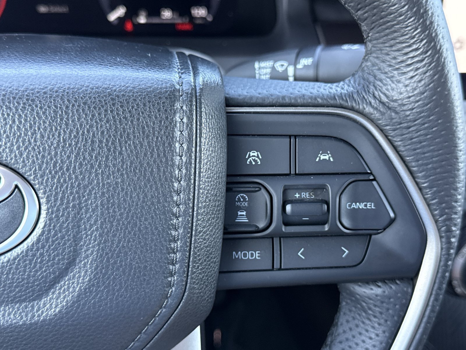 Used 2025 Toyota Tacoma TRD Off-Road AWD/4WD image 15