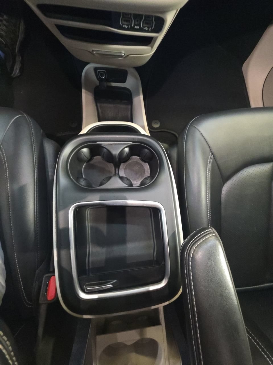 Used 2024 Chrysler Pacifica Touring-L FWD image 27