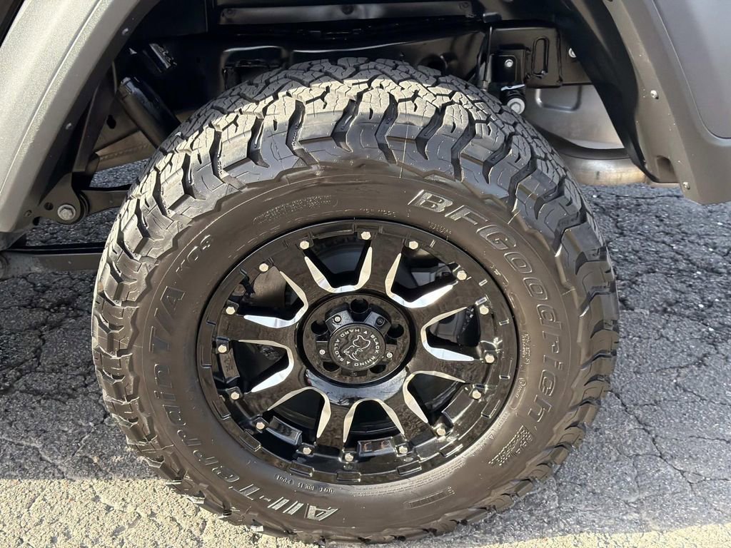 Used 2025 Jeep Gladiator Sport image 11