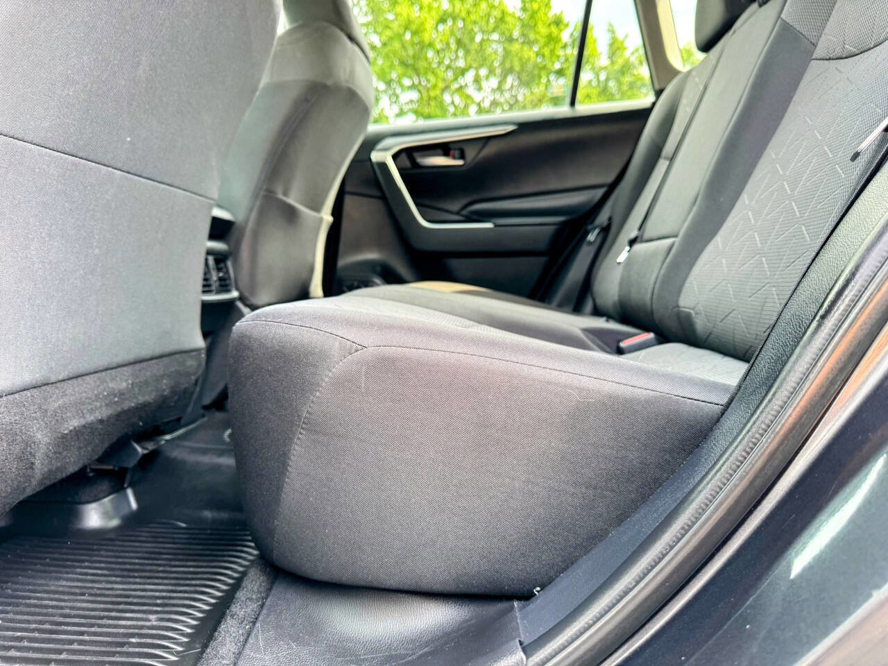 Used 2020 Toyota RAV4 XLE image 27
