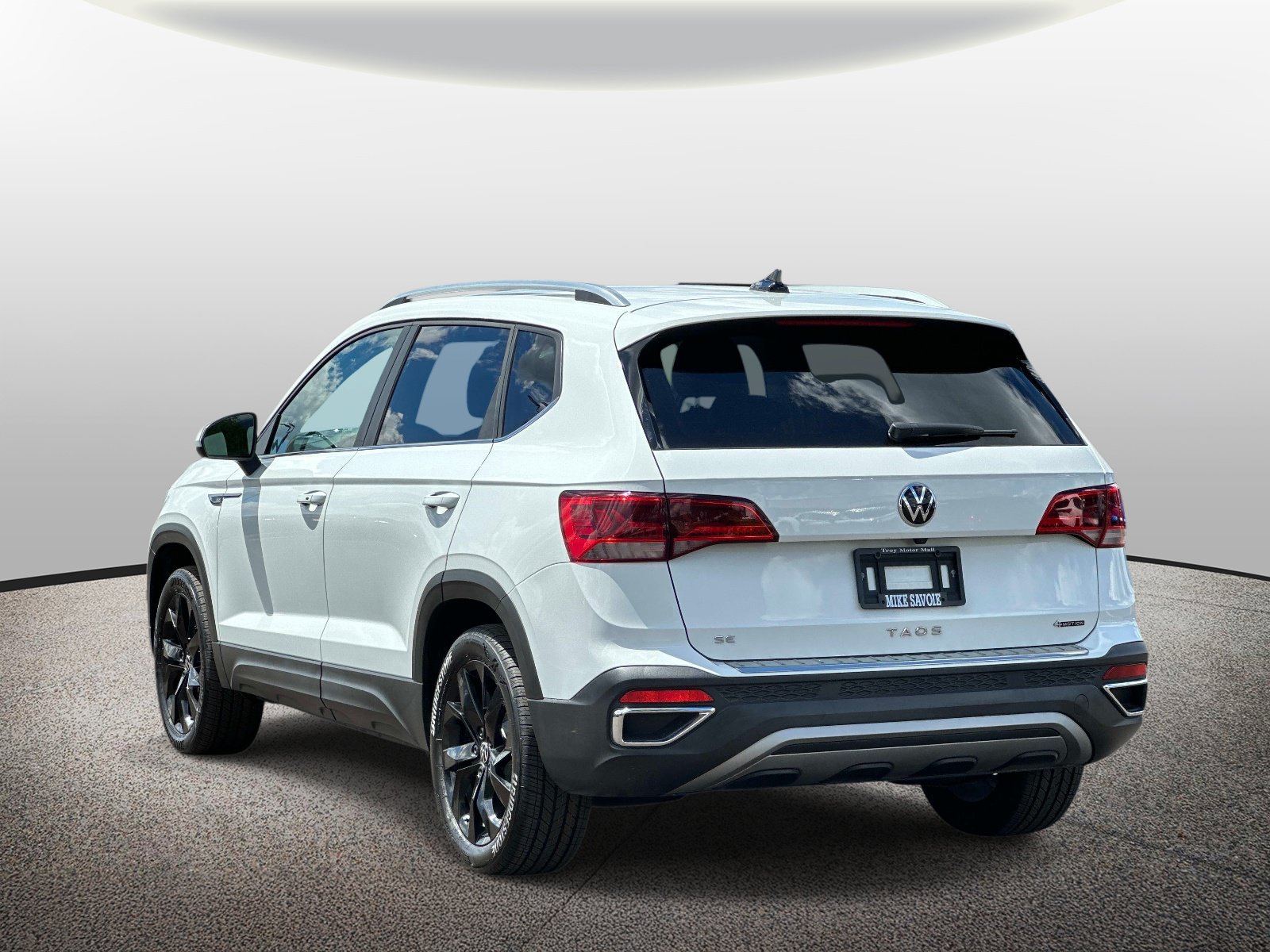 Used 2023 Volkswagen Taos SE w/ Black Wheel Package AWD/4WD image 3
