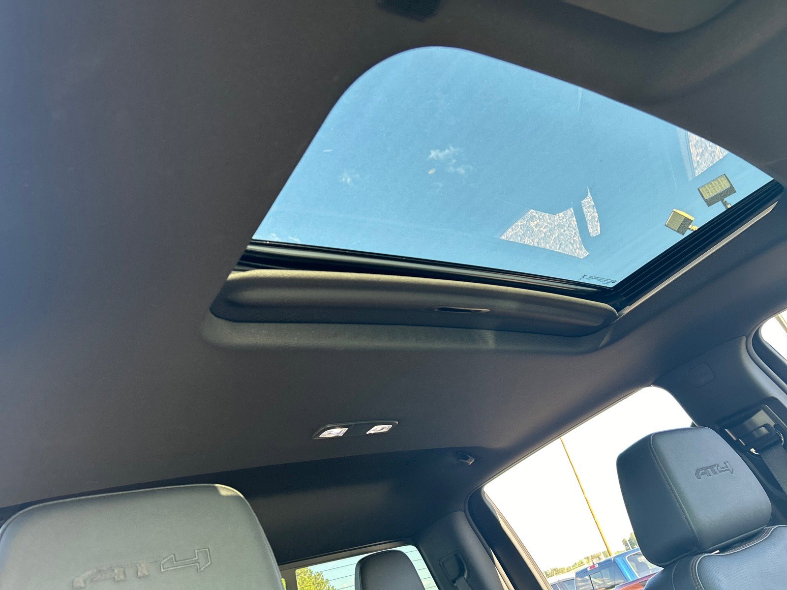 Used 2024 GMC Sierra 2500 AT4 w/ AT4 Premium Plus Package AWD/4WD image 20