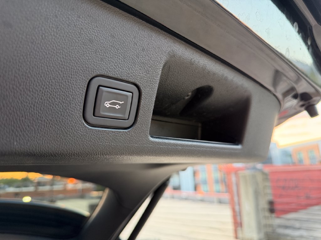 Used 2024 Chevrolet Equinox EV RS FWD image 30
