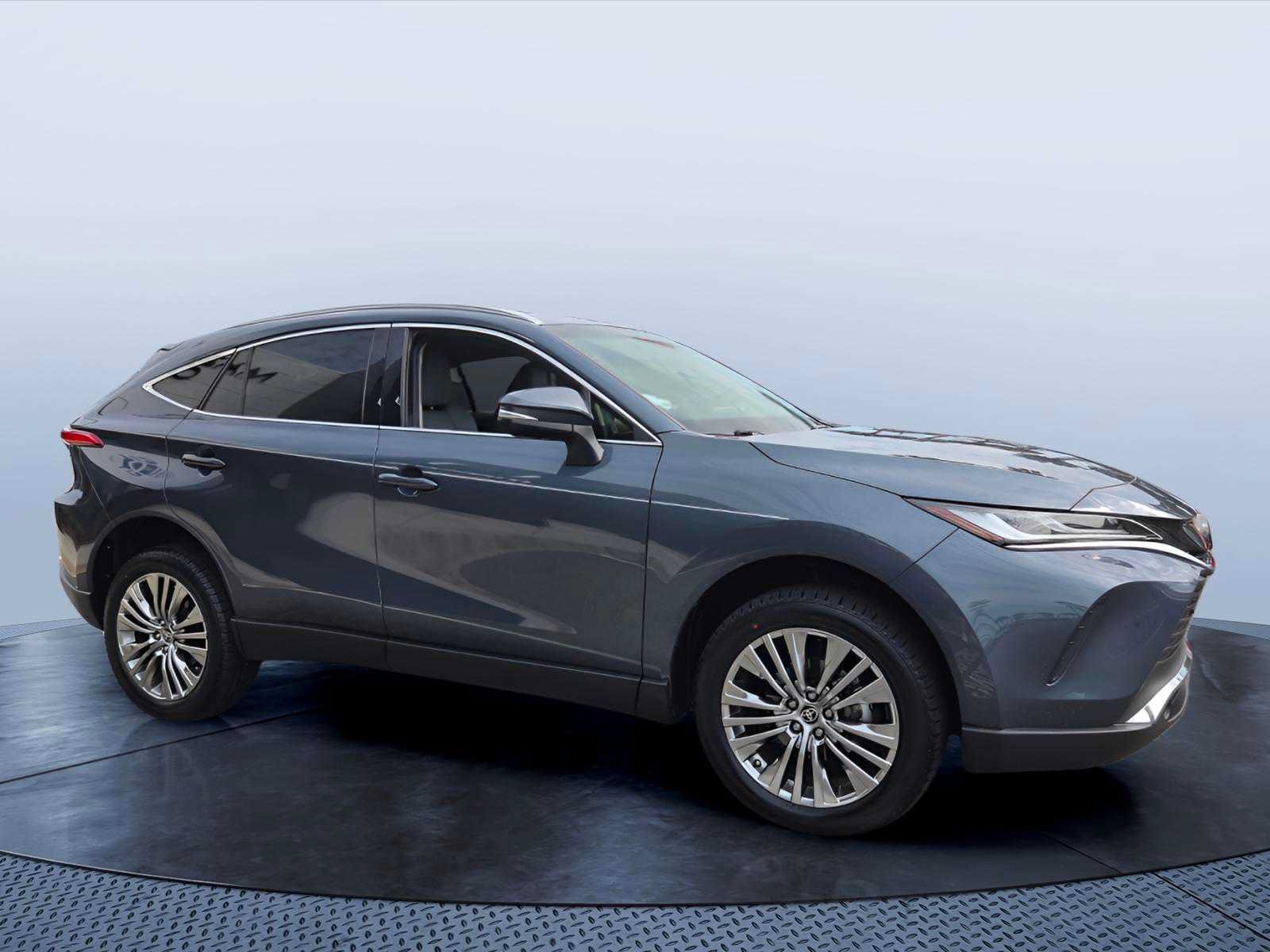Used 2022 Toyota Venza XLE AWD/4WD image 1