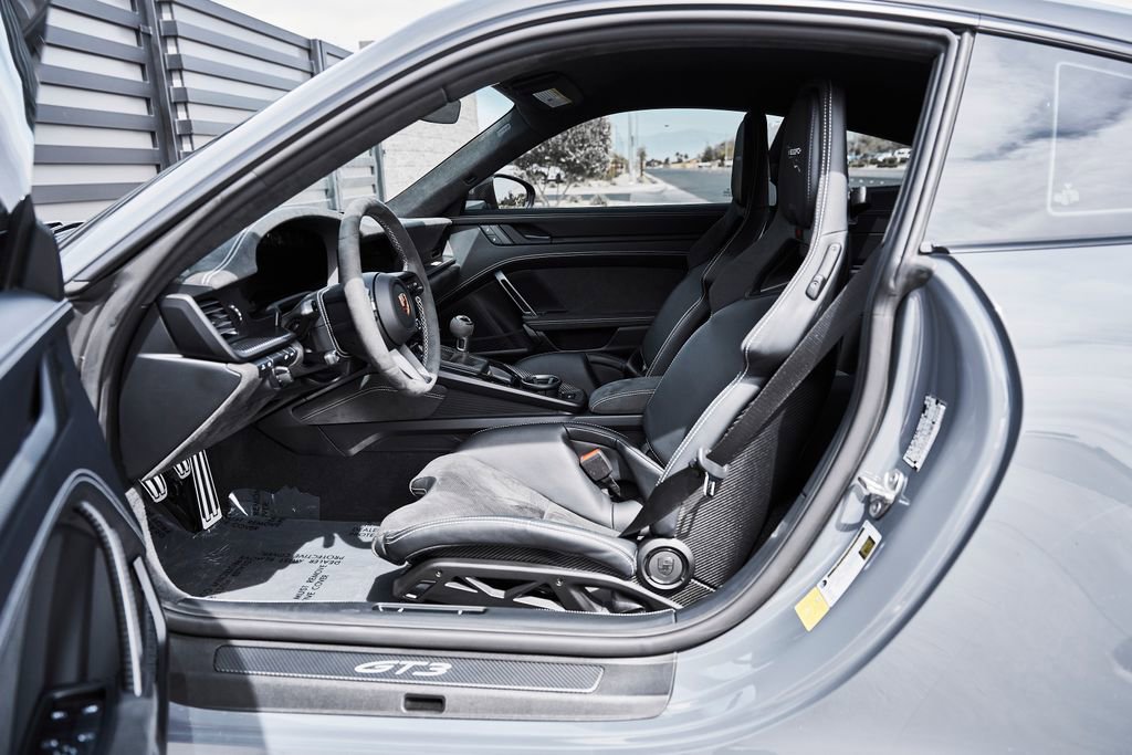 Used 2025 Porsche 911 GT3 RWD image 32