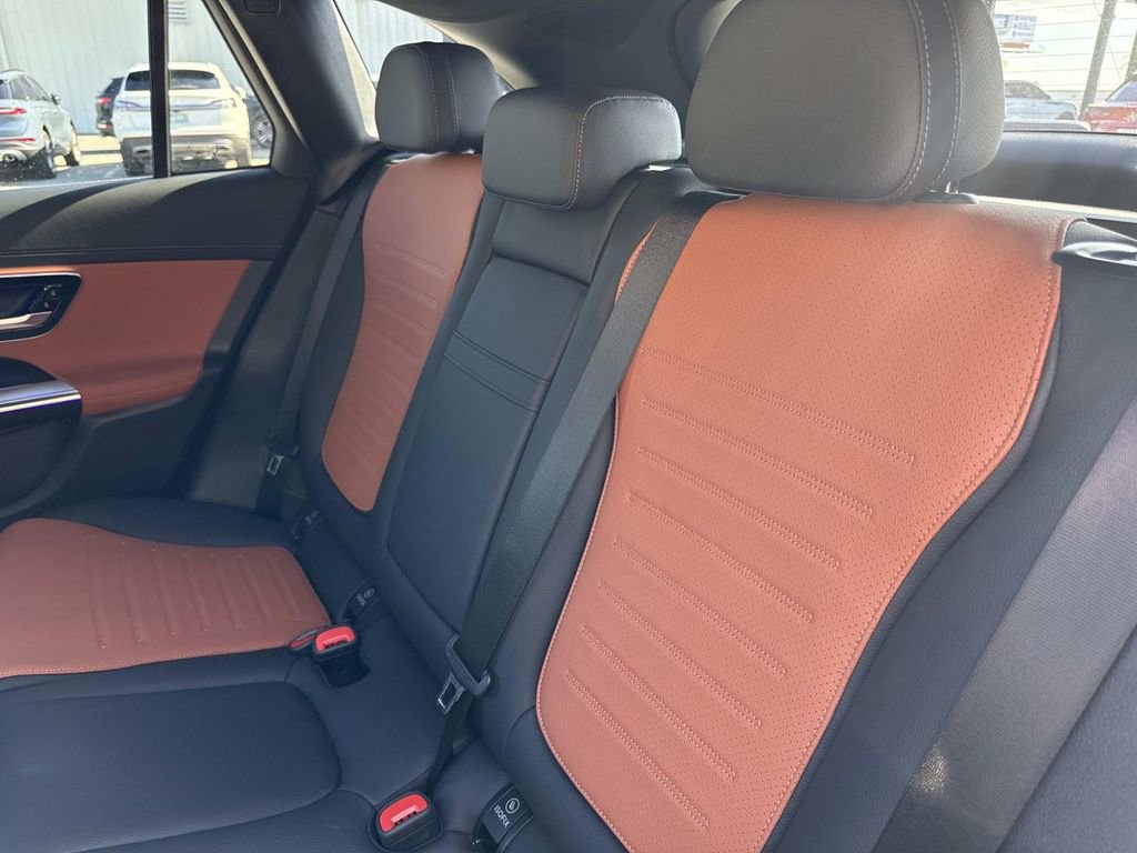 Used 2025 Mercedes-Benz GLC 300 4MATIC image 14