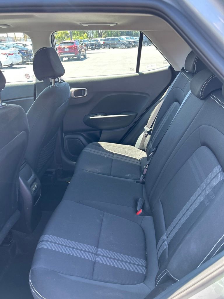 Used 2025 Hyundai Venue SEL FWD image 16