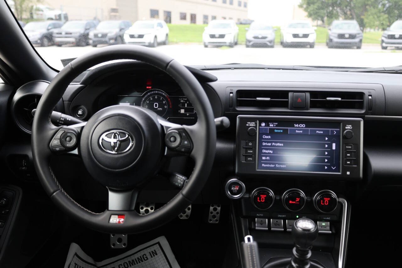 Used 2025 Toyota GR86 Premium w/ Performance Package RWD image 23