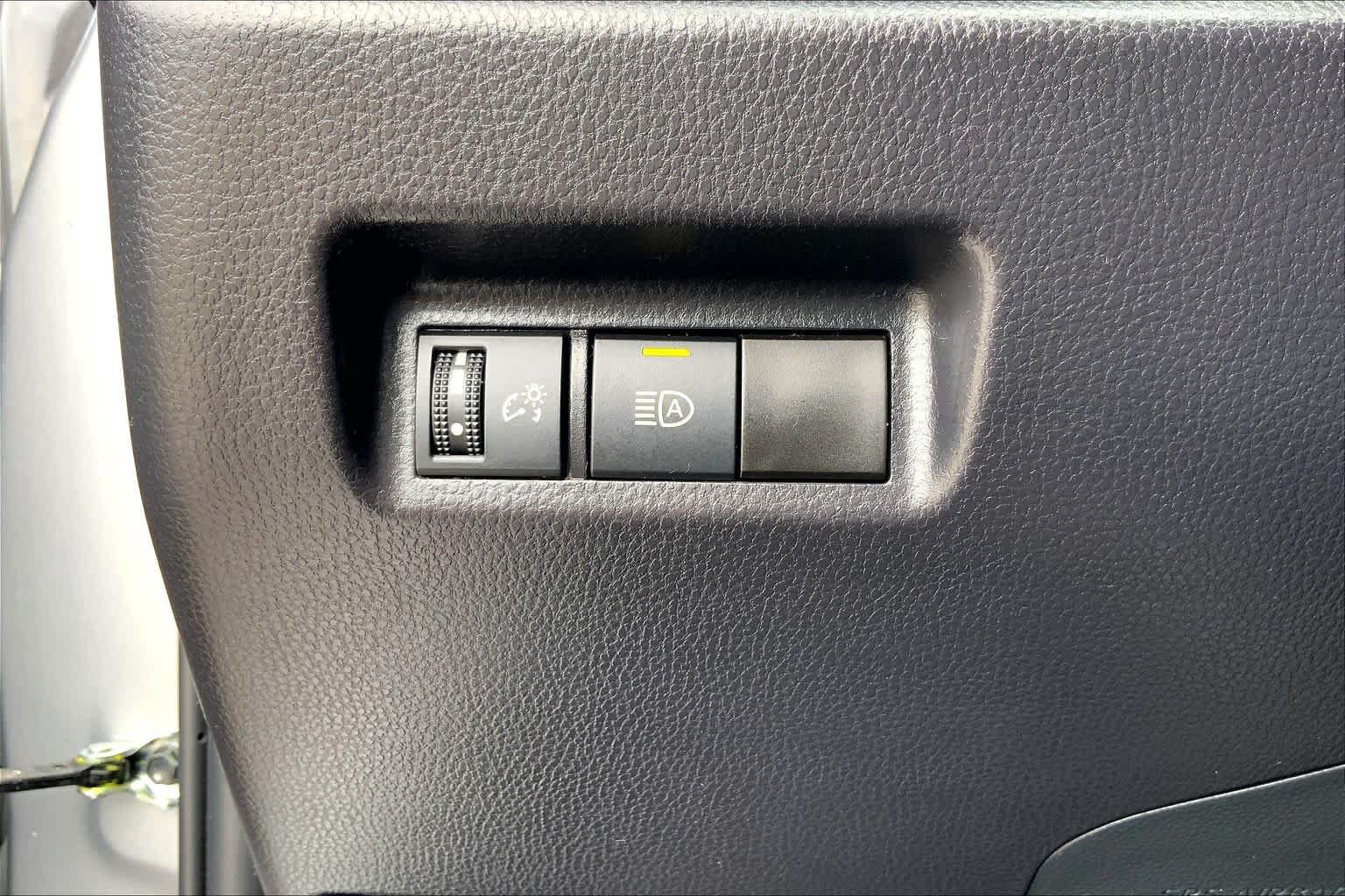 Certified 2025 Toyota RAV4 LE FWD image 33