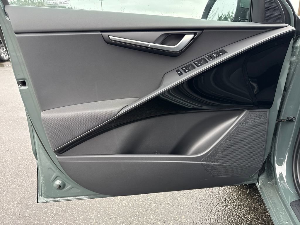 New 2025 Kia Niro EX image 17