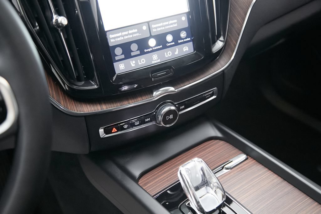 Certified 2023 Volvo XC60 B5 Ultimate AWD/4WD image 15