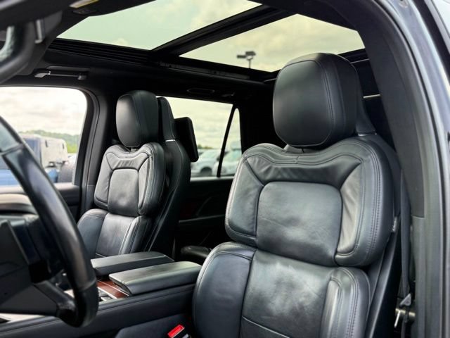 Used 2023 Lincoln Navigator L Reserve AWD/4WD image 13