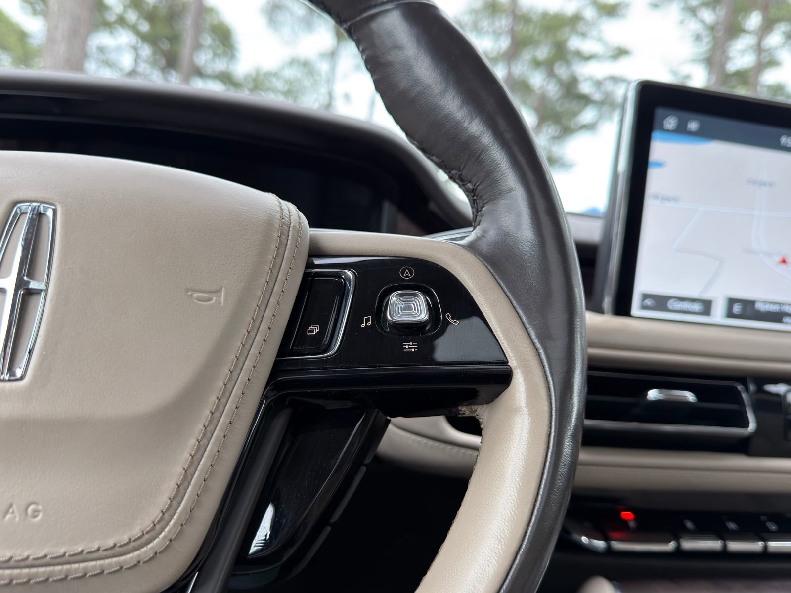 Used 2023 Lincoln Aviator Reserve w/ Equipment Group 201A image 26