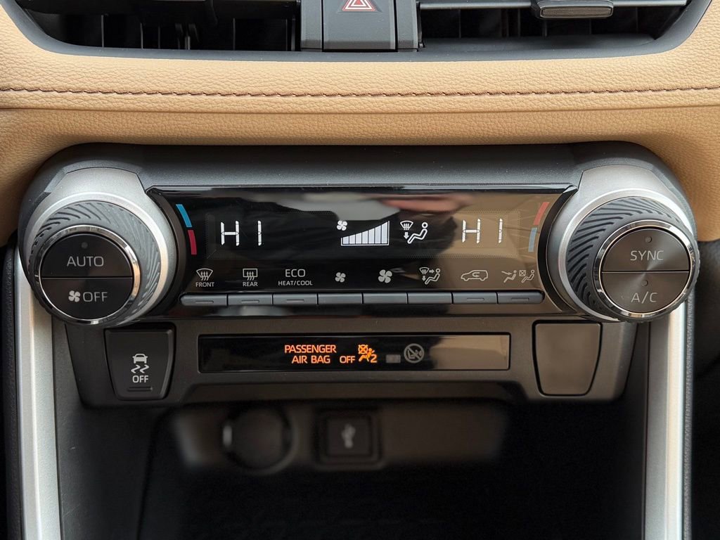 Used 2021 Toyota RAV4 XLE image 16