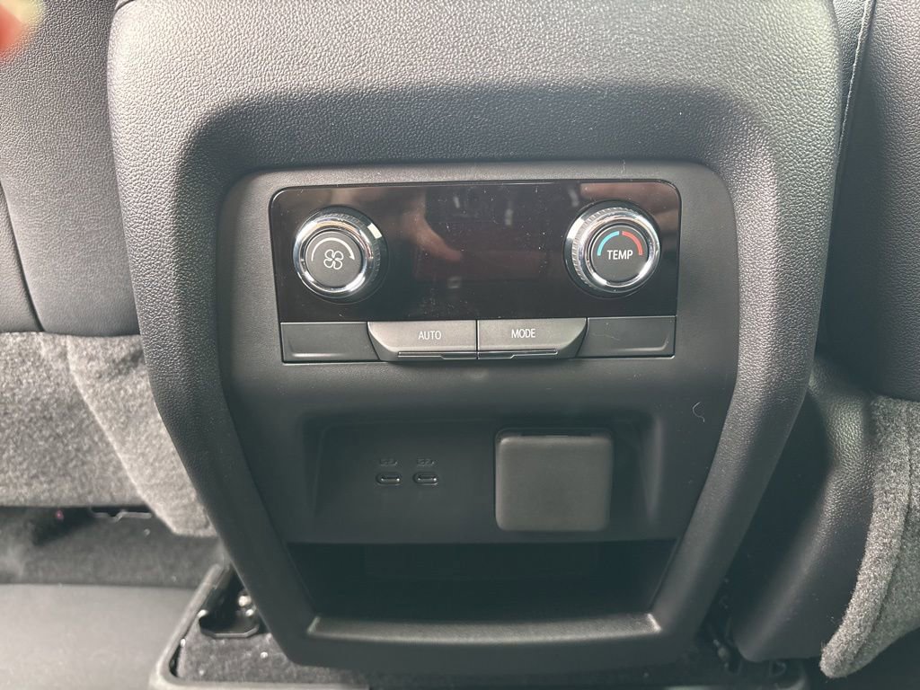 New 2026 Chevrolet Traverse LT image 12