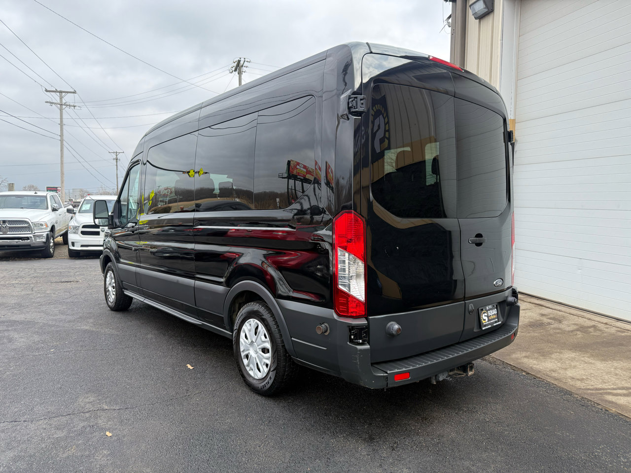 Used 2017 Ford Transit 350 XLT image 3
