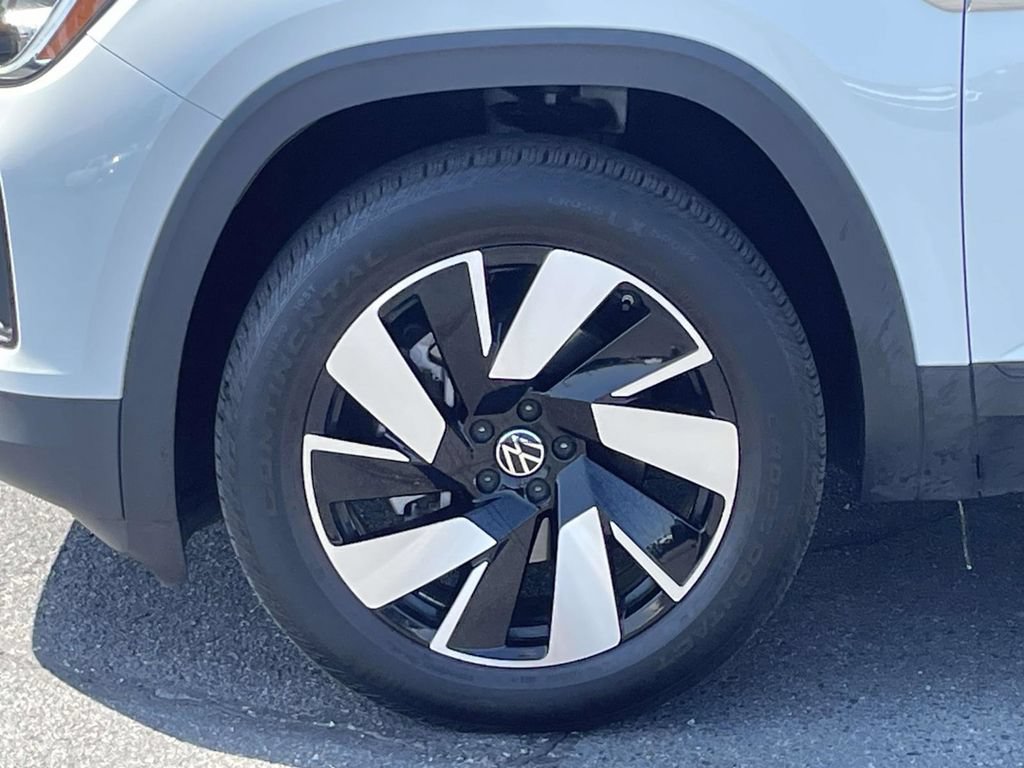 Used 2025 Volkswagen Atlas Cross Sport SE FWD image 11
