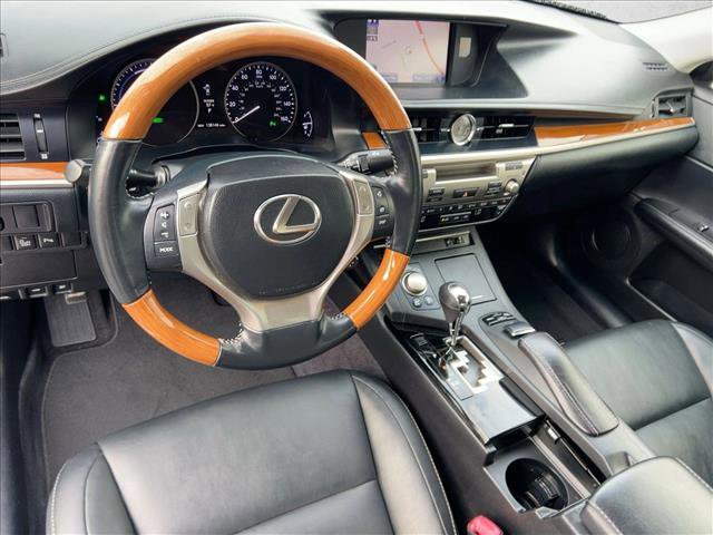 Used 2013 Lexus ES 300h Hybrid image 10